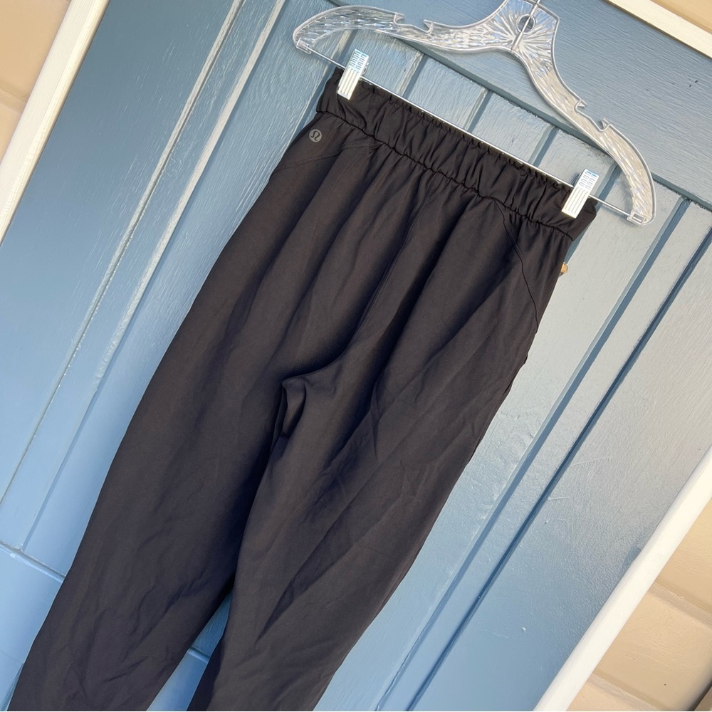 Lululemon Stretch High Rise Jogger Paper
Bag Waist Women’s Size 2 - Picture 4 of 8